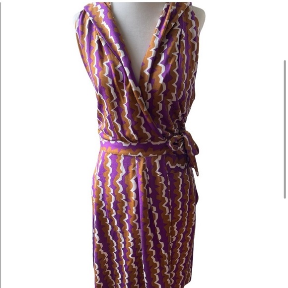 DVF 100% silk wrap dress with hood - Picture 5 of 9
